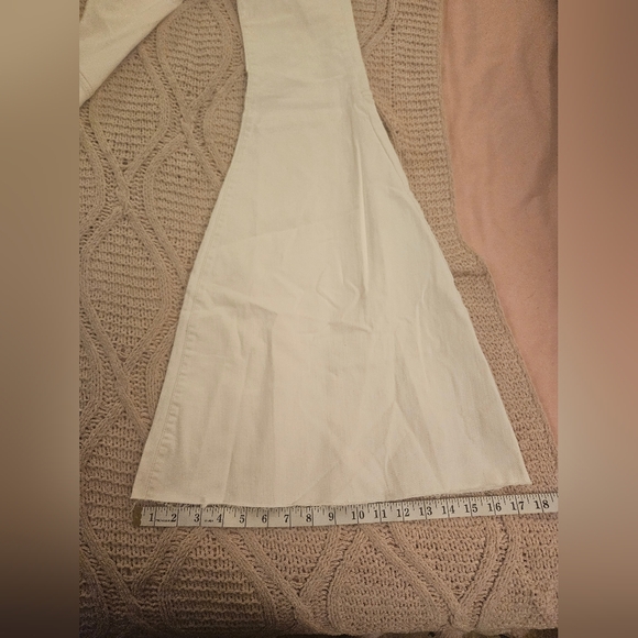 Free People White Super Flare Jeans Boho Indie Fray Women size 24 - Picture 3 of 6